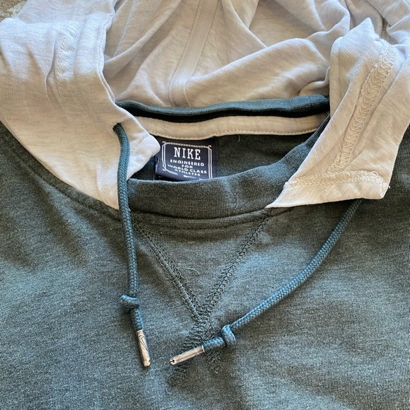 Nike Lightweight Hoodie - Picture 3 of 8